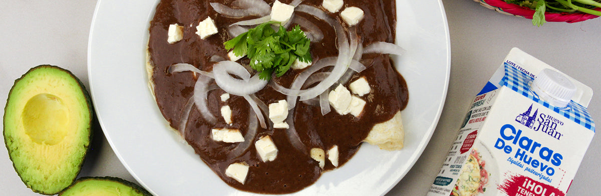 Enfrijoladas de Claras de Huevo San Juan rellenas de nopales