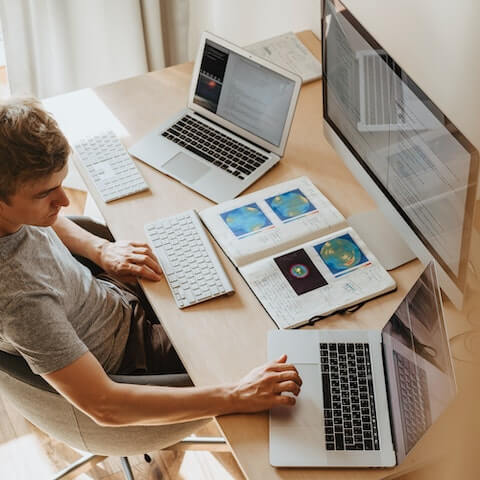 creative entrepreneur sat at his desk trying to prioritise