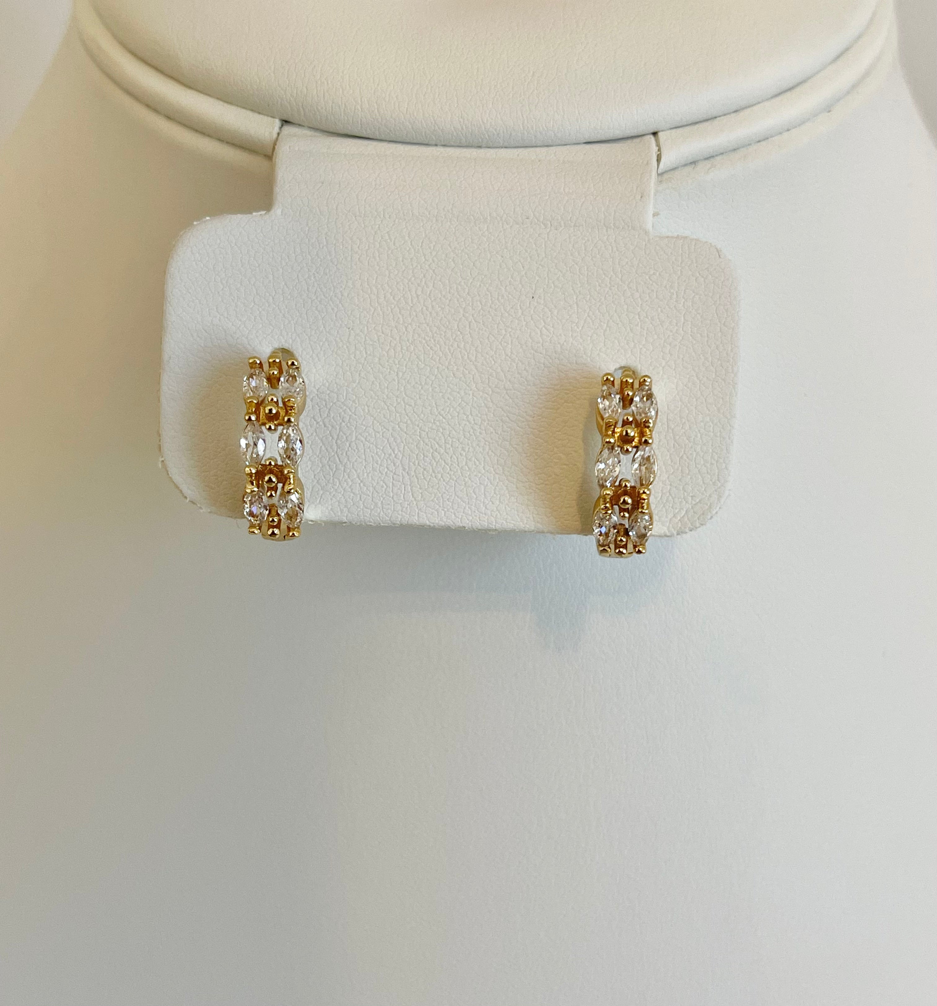 Double crystals huggie earrings