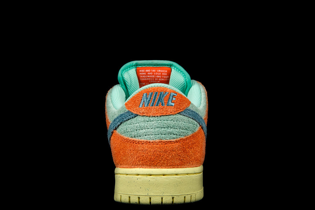 NIKE SB DUNK LOW PRO