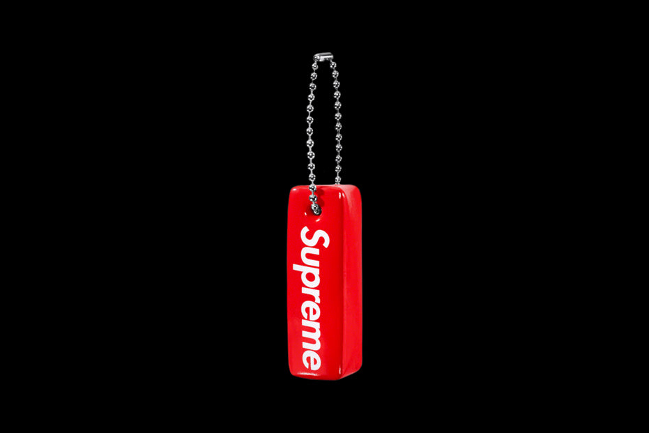 SUPREME FLOATING KEYCHAIN