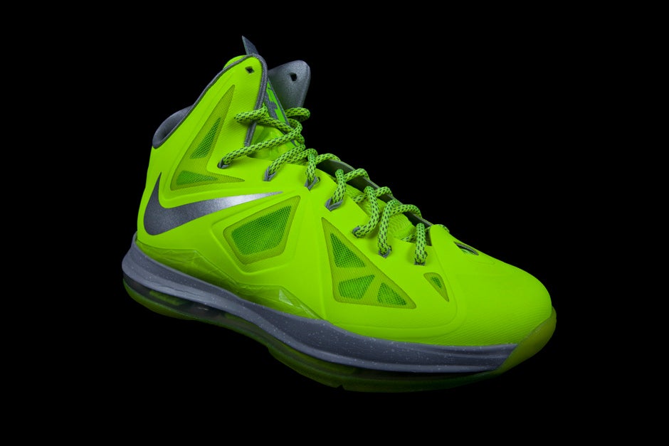 NIKE LEBRON X