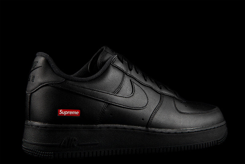 NIKE AIR FORCE 1 LOW / SUPREME