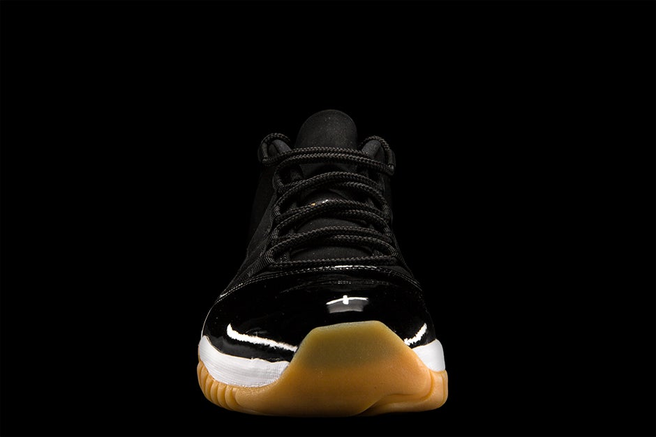 AIR JORDAN 11 RETRO LOW PE