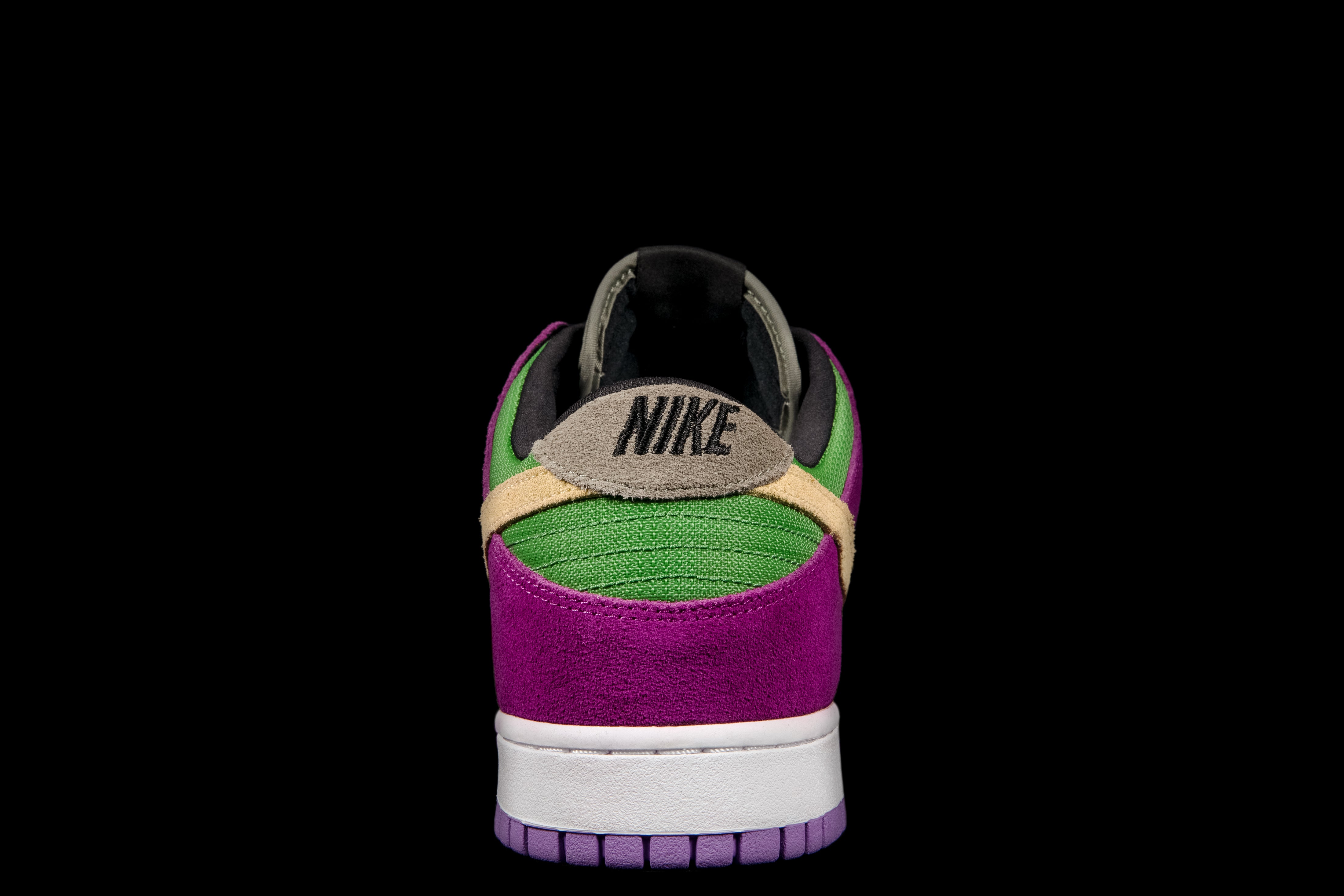 NIKE DUNK LOW SP