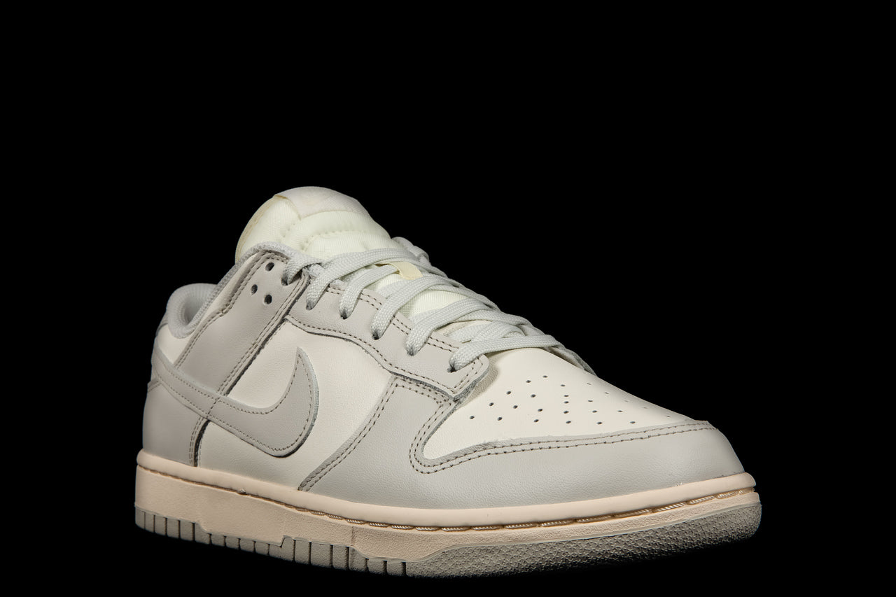 WOMENS NIKE DUNK LOW