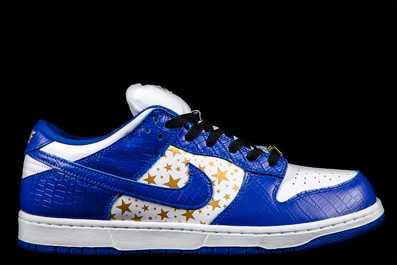 NIKE SB DUNK LOW OG QS SUPREME| SUPREME STARS HYPER ROYAL | 2021