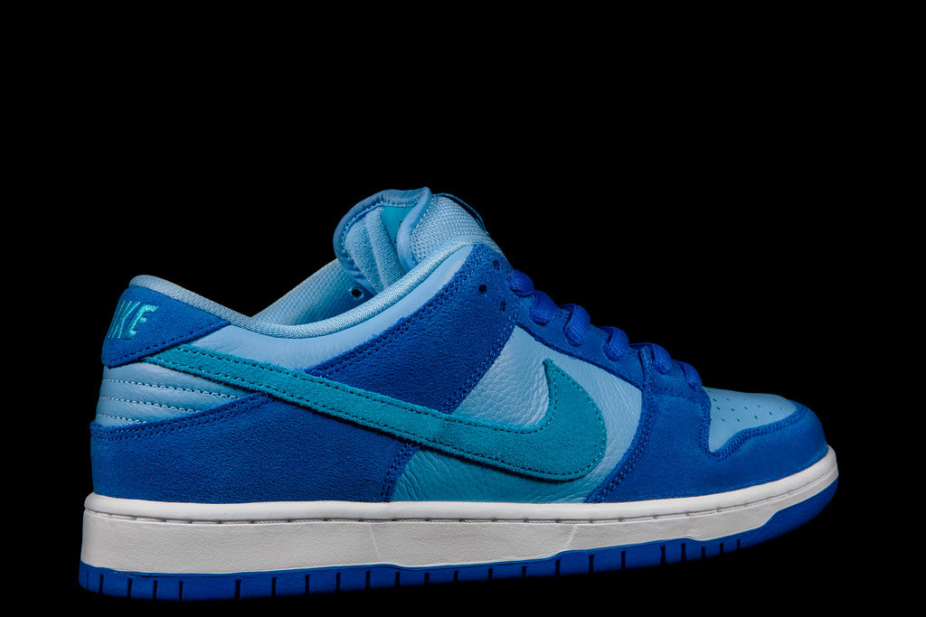 NIKE SB DUNK LOW PRO