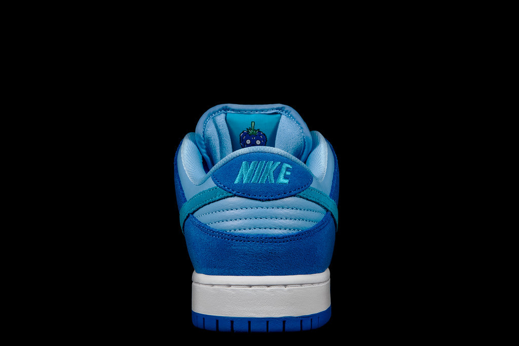 NIKE SB DUNK LOW PRO