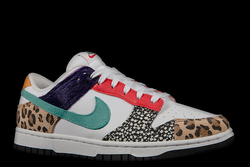 WOMENS NIKE DUNK LOW SE