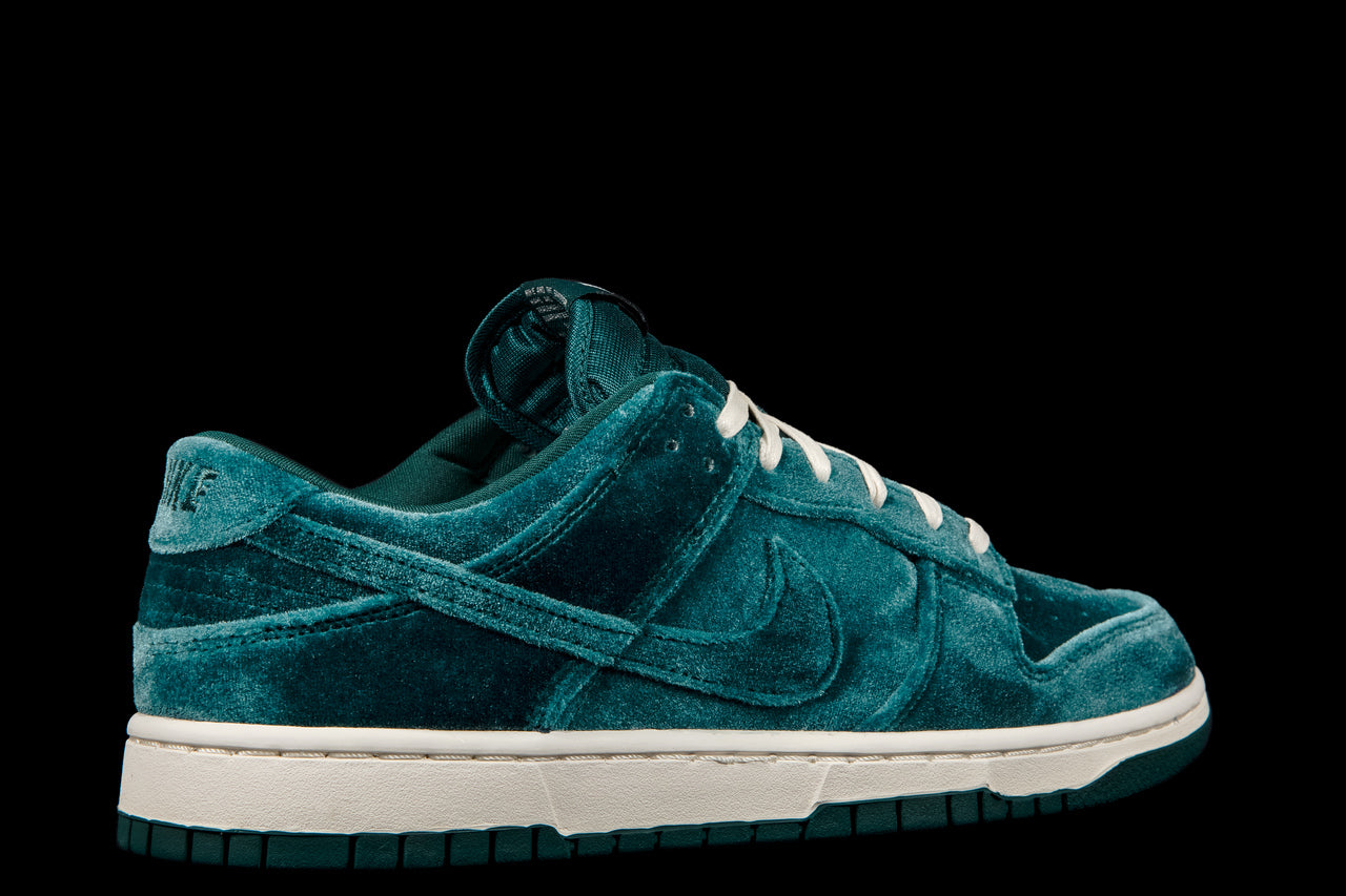 WOMENS NIKE DUNK LOW