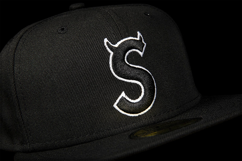 SUPREME DEVIL S LOGO NEW ERA CAP