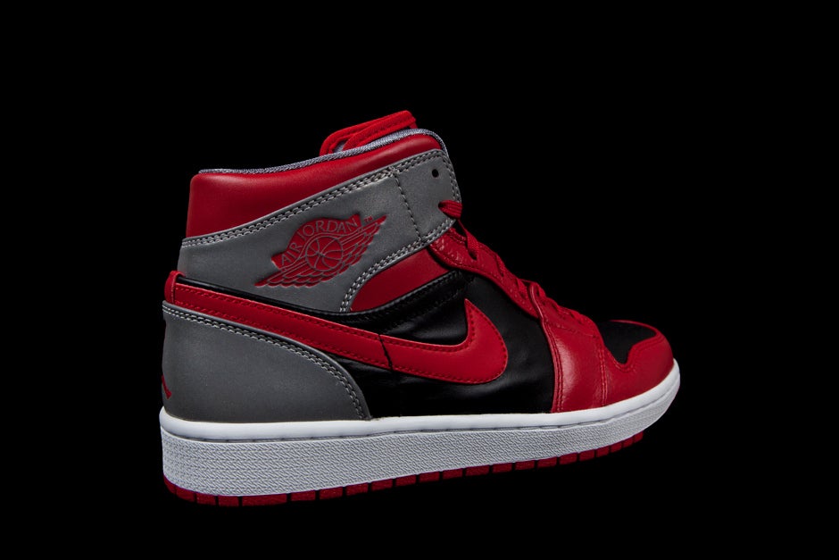 AIR JORDAN 1 MID