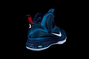 NIKE LEBRON 9