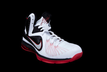 NIKE LEBRON 9