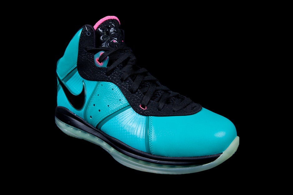 NIKE LEBRON 8