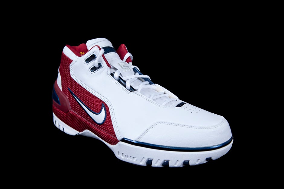 NIKE AIR ZOOM GENERATION (1ST GAME)
