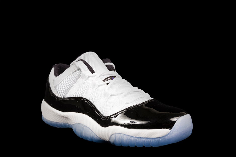 AIR JORDAN 11 RETRO LOW BG