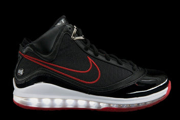 NIKE AIR MAX LEBRON VII PE