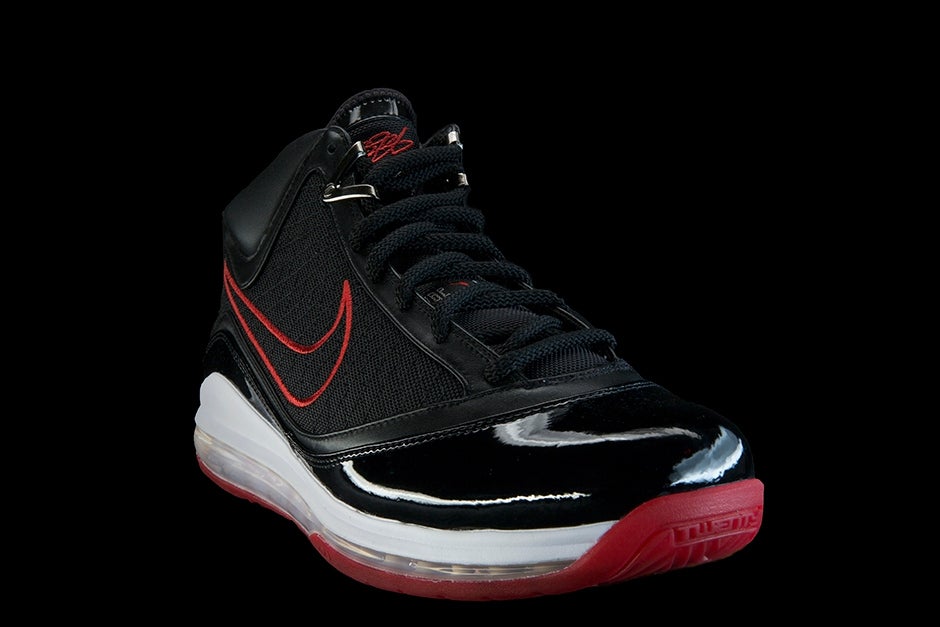 NIKE AIR MAX LEBRON VII PE