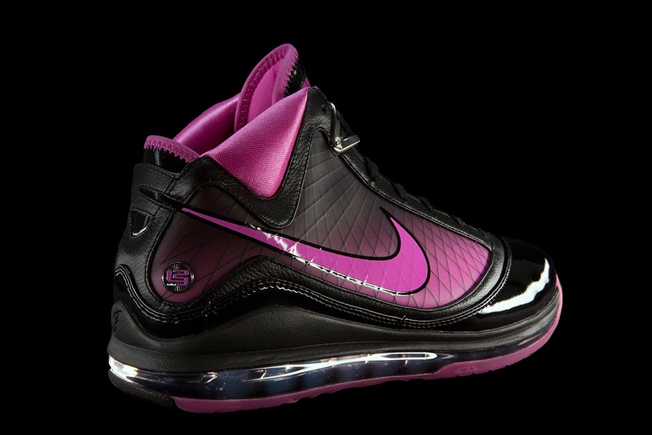 NIKE AIR MAX LEBRON VII PE