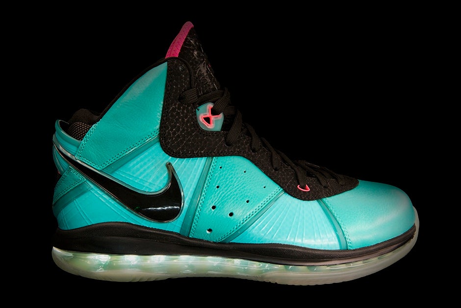 NIKE LEBRON VIII