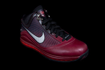 NIKE AIR MAX LEBRON VII