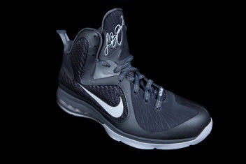 NIKE LEBRON 9