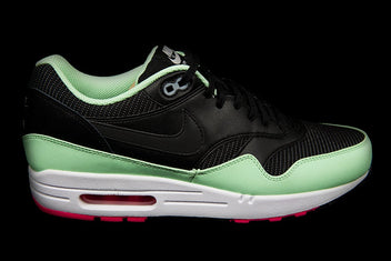 NIKE AIR MAX 1 FB