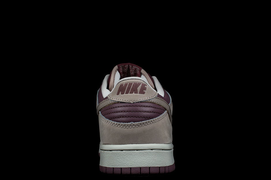 WOMENS NIKE DUNK LOW PRO