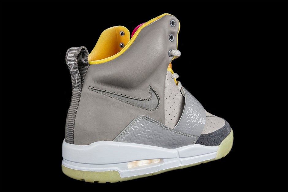 NIKE AIR YEEZY