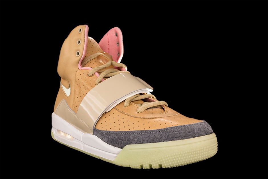 NIKE AIR YEEZY