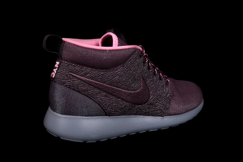 NIKE ROSHERUN MID QS