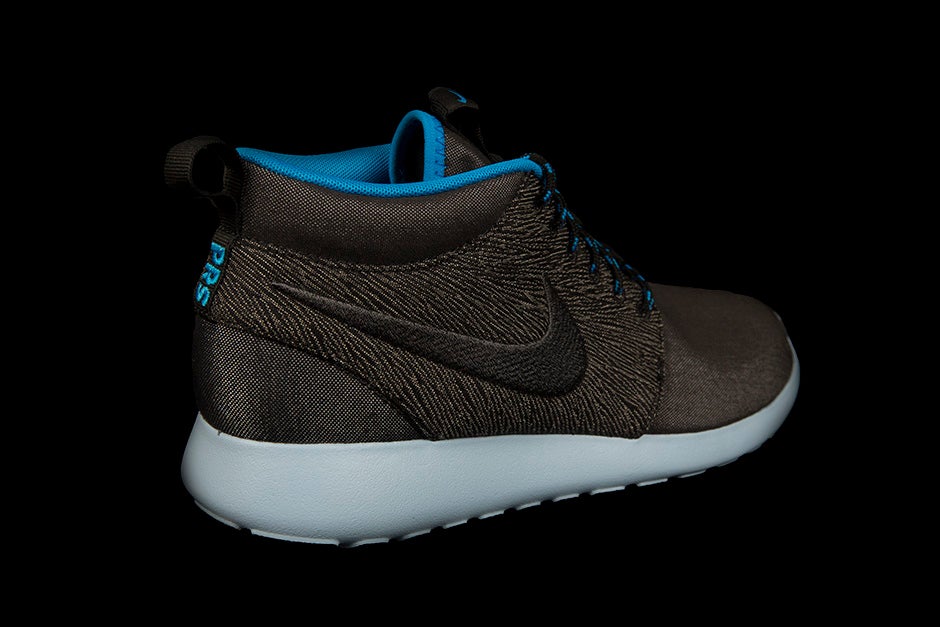 NIKE ROSHERUN MID QS