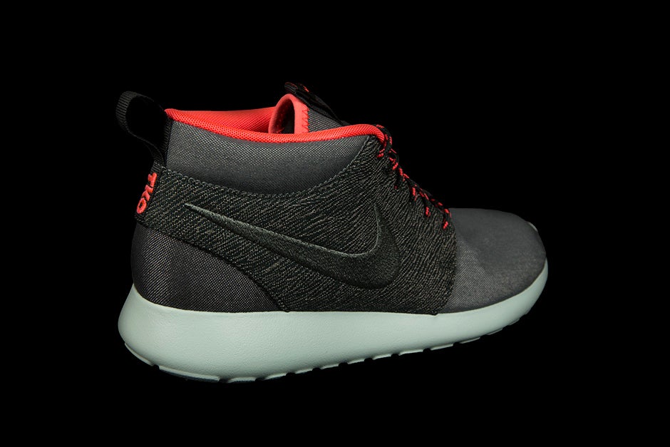 NIKE ROSHERUN MID QS