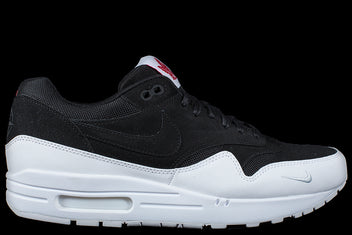 NIKE AIR MAX 1 QS