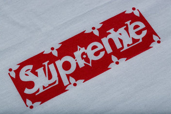 SUPREME T-SHIRT