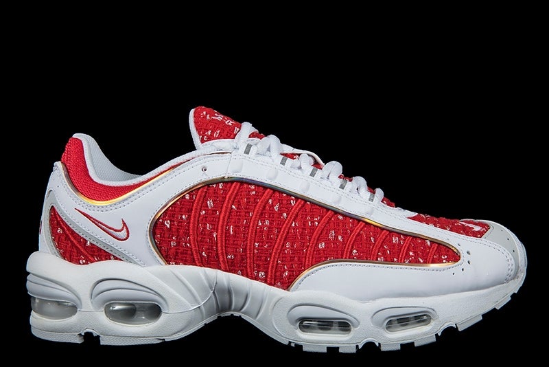 NIKE AIR MAX TAILWIND IV / SUPREME