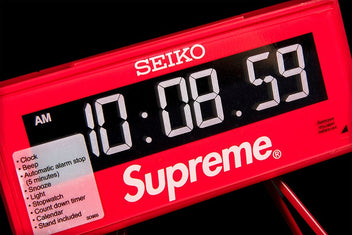 SUPREME X SEIKO MARATHON CLOCK