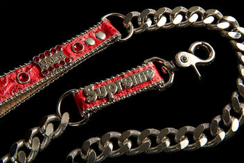 SUPREME B.B. SIMON STUDDED DOG LEASH