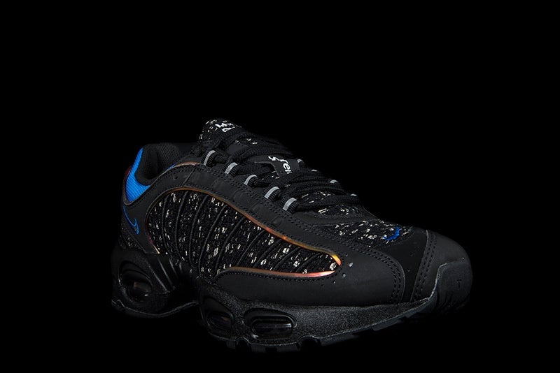 NIKE AIR MAX TAILWIND IV / SUPREME