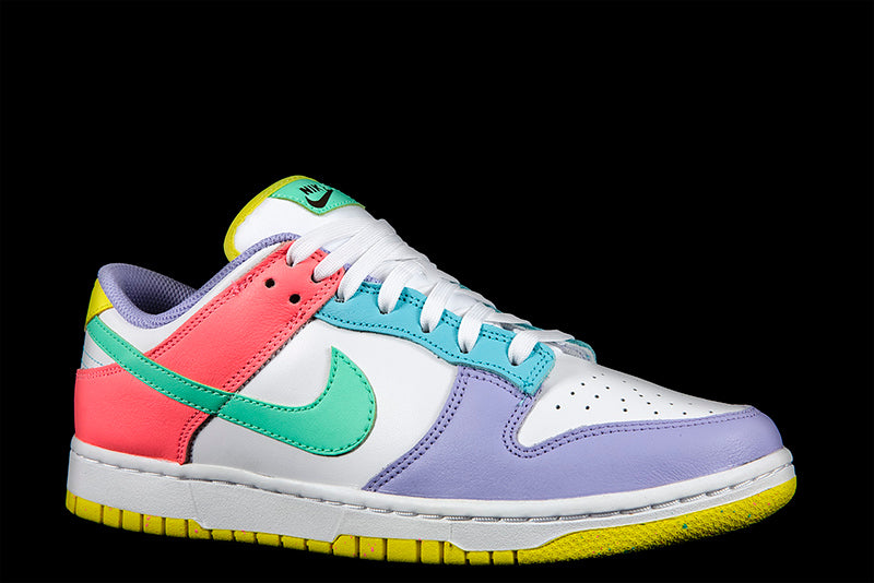 WOMENS NIKE DUNK LOW SE