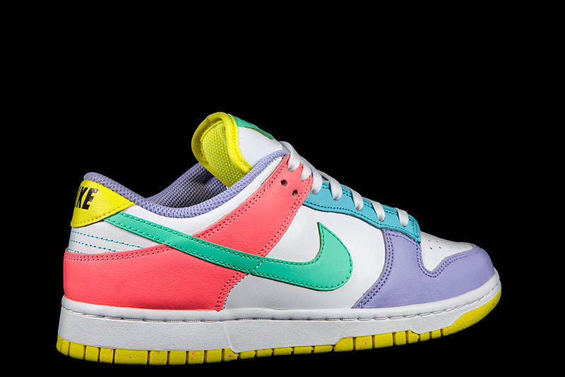 WOMENS NIKE DUNK LOW SE