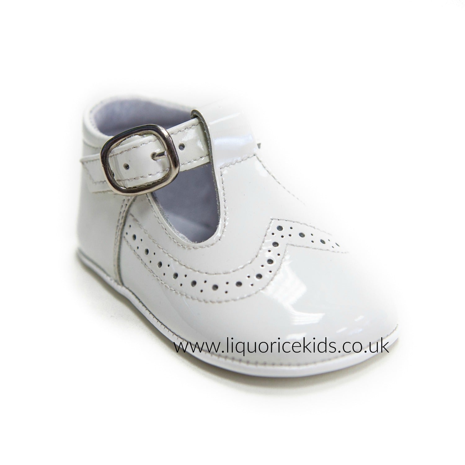 Andanines Cream Patent Pram Shoes