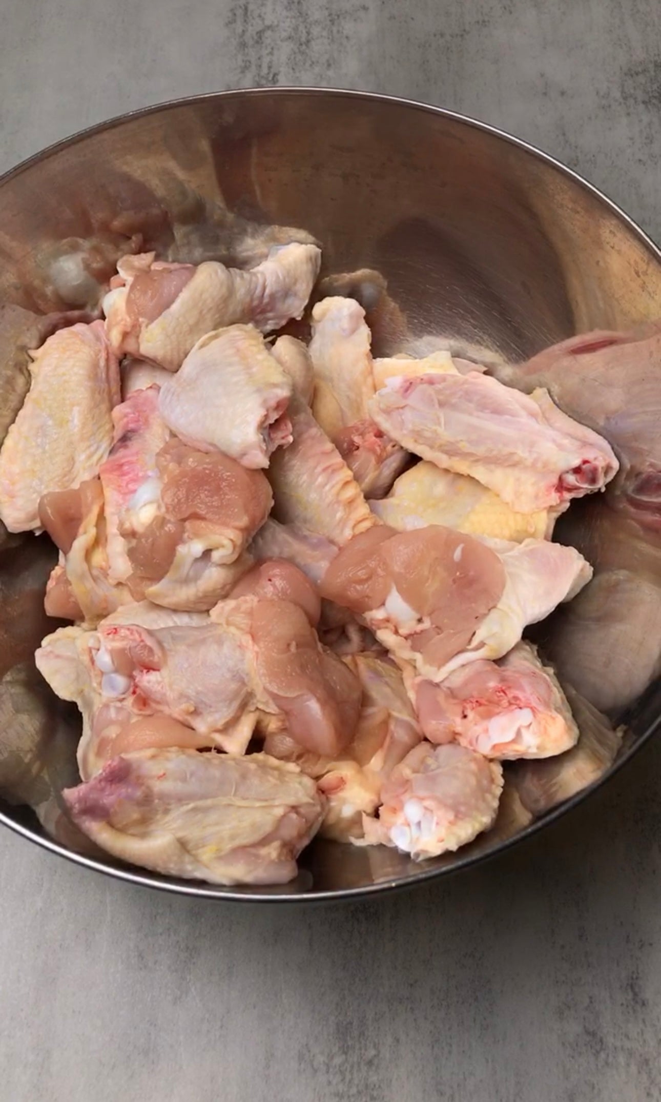 Chicken Wings in a Bowl - Adun