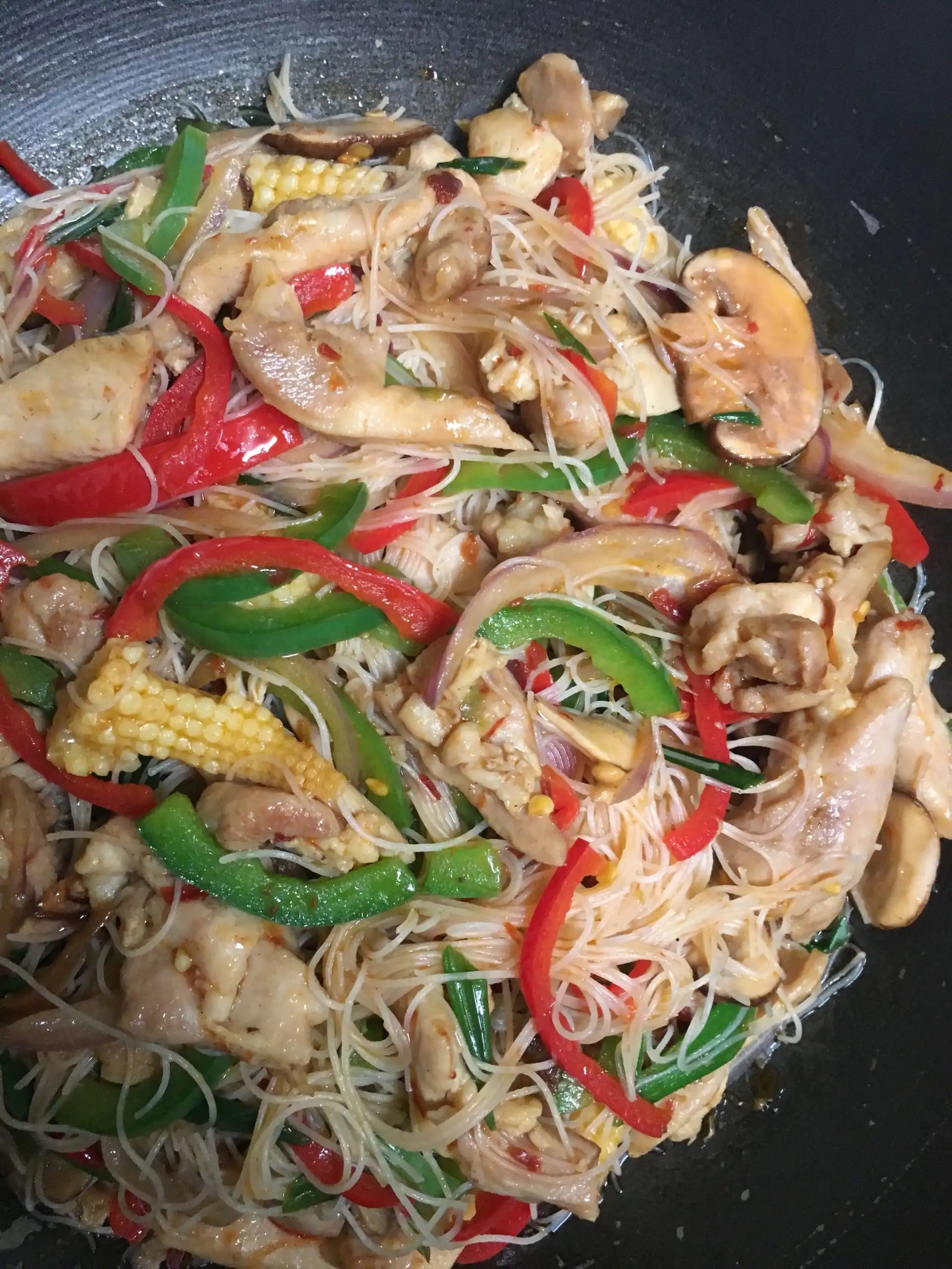 Chili Chicken Vermicelli in a Pan - Adun