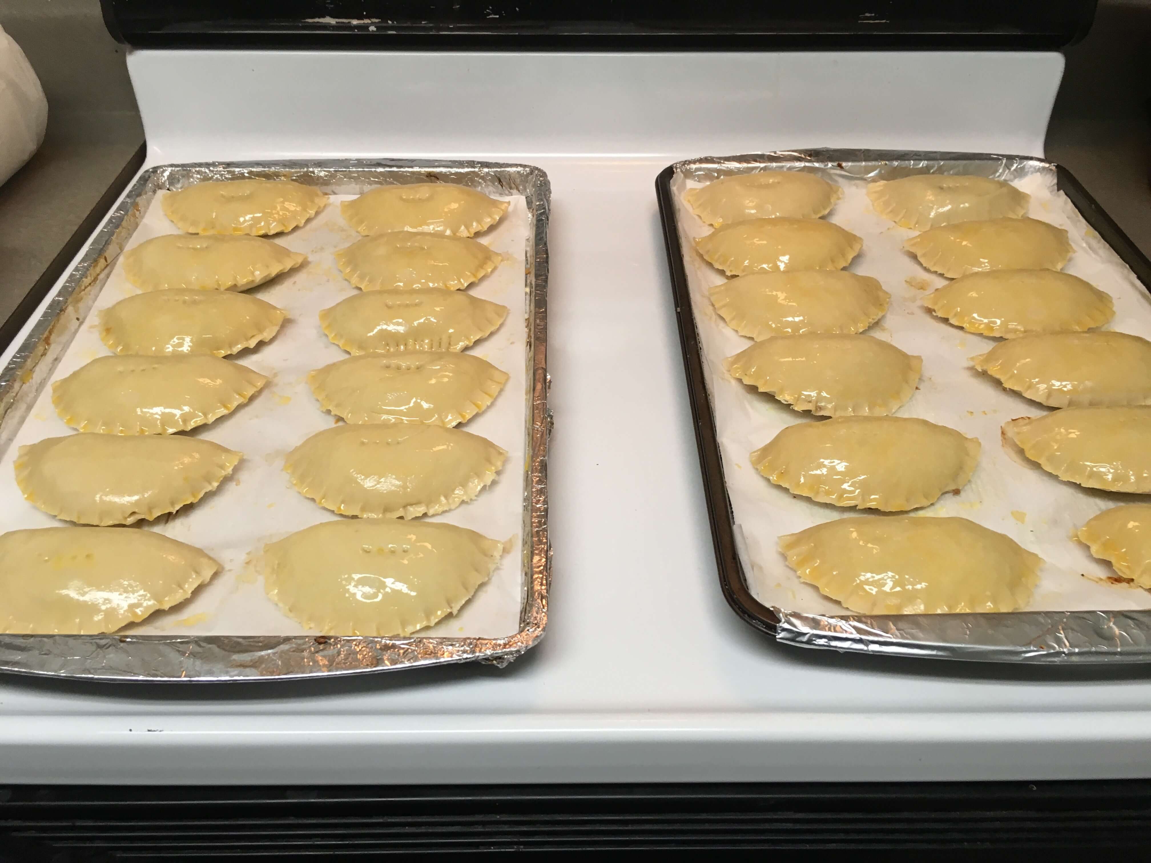 Pies in a Baking Tray - Adun