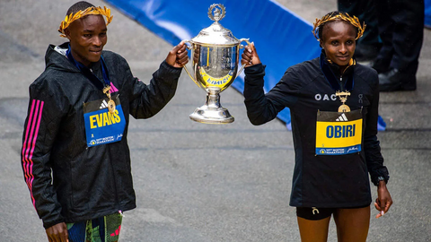 Evans Chebet and Hellen Obiri holding the trophy