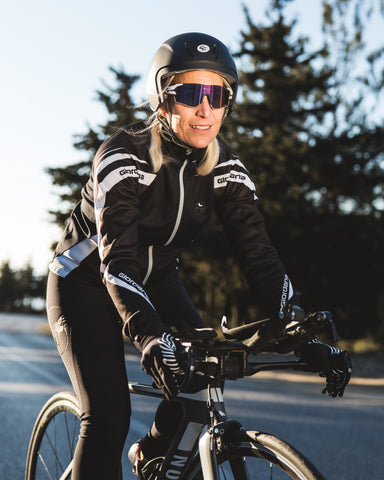 a cycling woman wearing Torege Gaiety sunglasses model