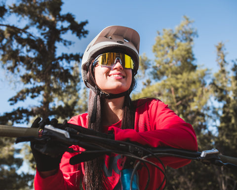 a cycling woman wearing the Torege Temptation sunglasses model